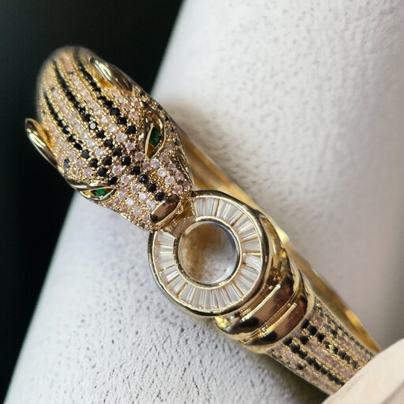 18k Gold Plated Chunky Leopard Panther Zircon Pave Crystal Doorknocker Bracelet - Picture 6 of 6